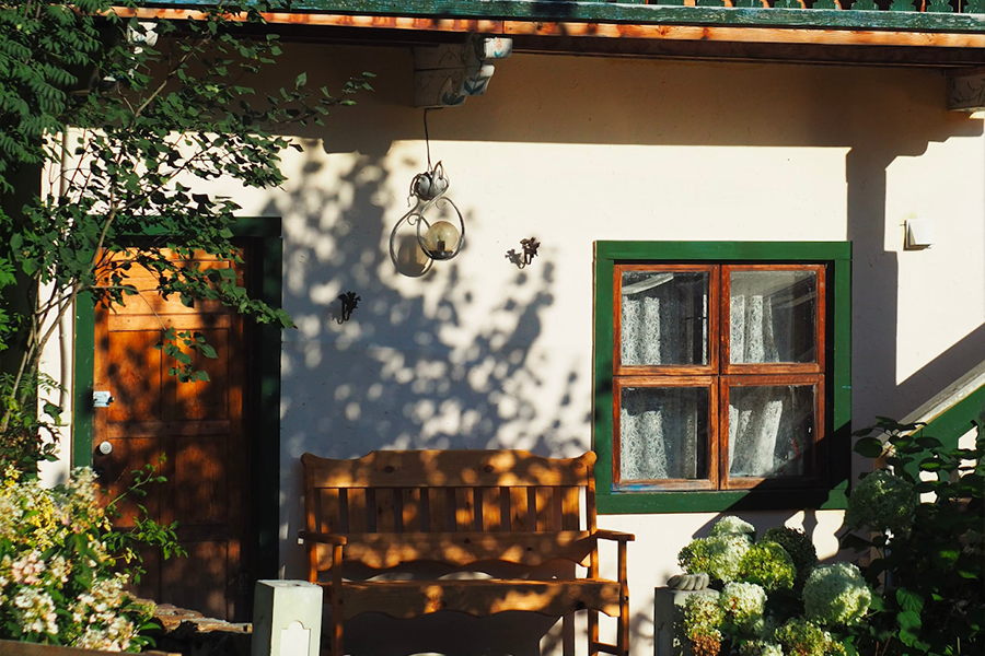 Cottagecore veranda bahçesi