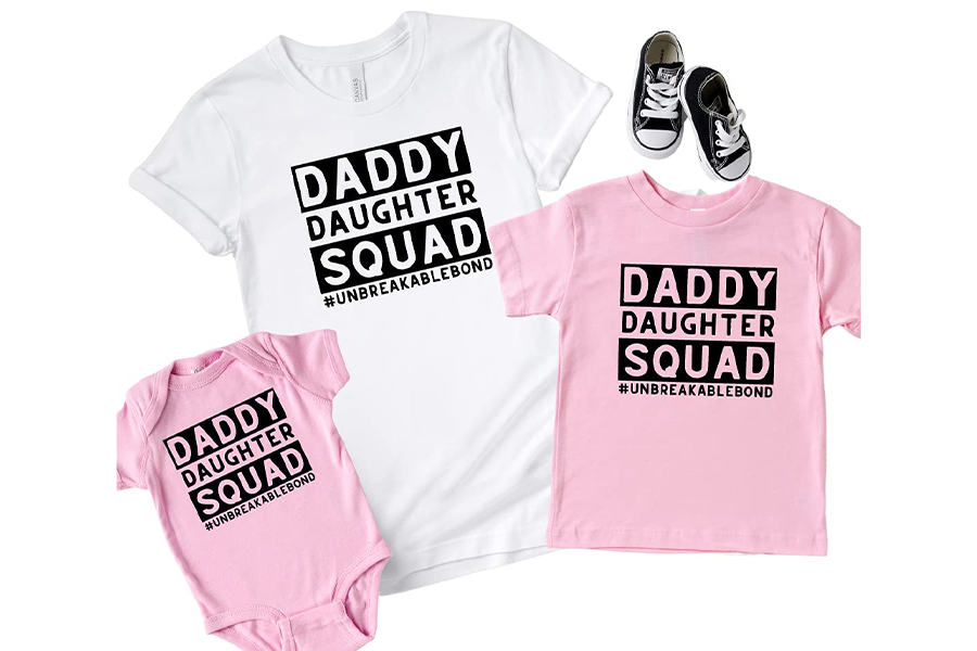 Daddy & me outfit in rosa e bianco con messaggistica abbinata