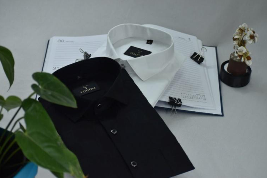 Camisas de vestir de hombre elegantes en blanco y negro.