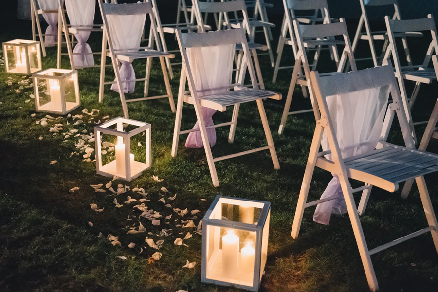 Erschwingliche Klappstühle für die Hochzeit