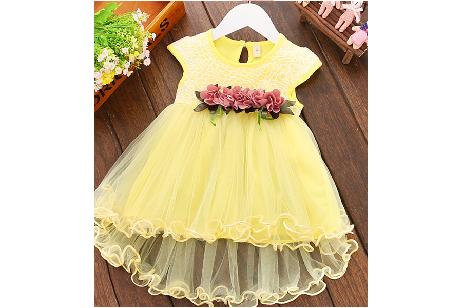 Vestido limão com bainha recortada