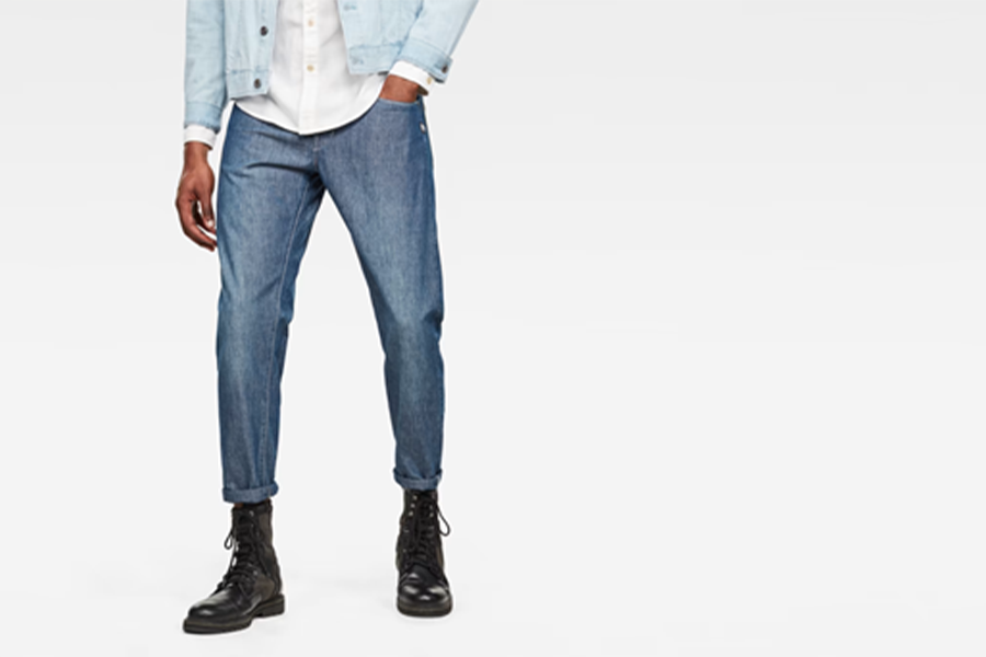 Jeans da uomo in denim con gamba affusolata