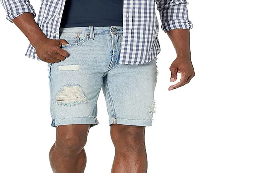 Shorts in denim da uomo con design arrotolato