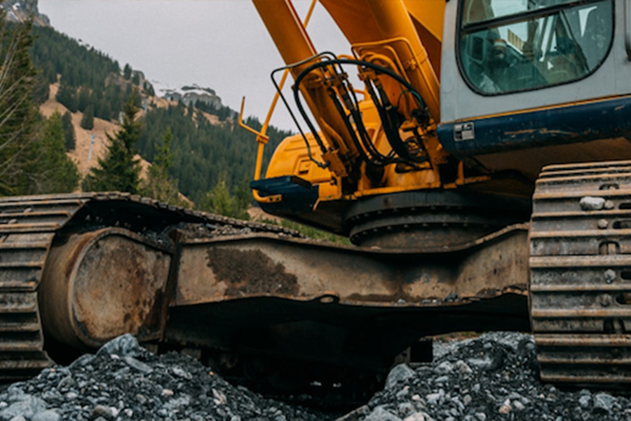 Piste Escavatore E Carro Su Ghiaia Dura