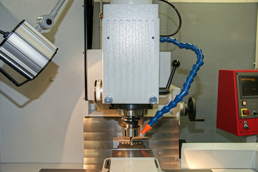 Fraiseuse CNC pendant le fonctionnement