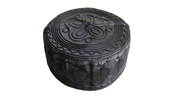 Cappello da preghiera musulmano nero