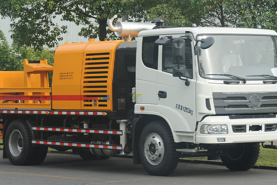 Pompe à béton montée sur camion