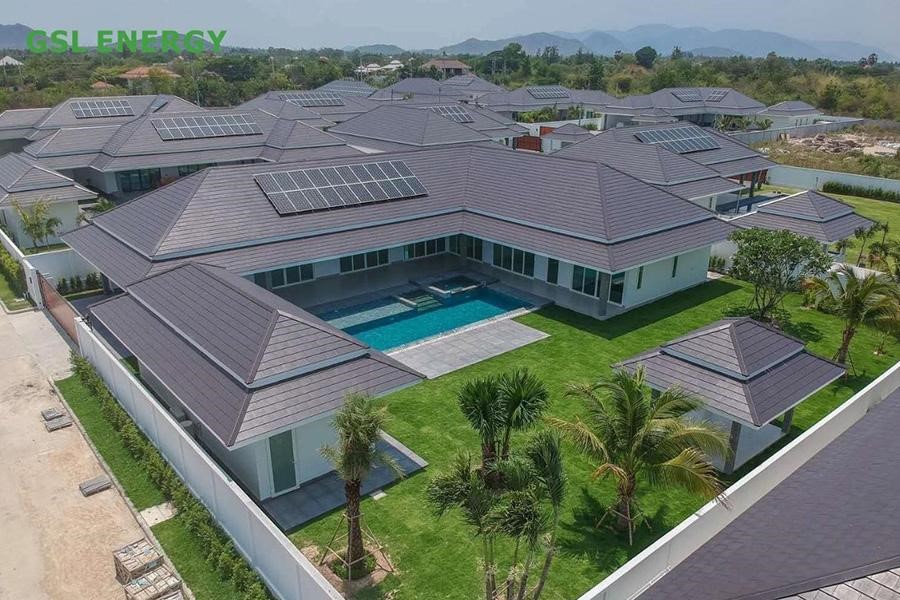 Sistema de energia solar GSL ENERGY montado em vilas na Tailândia