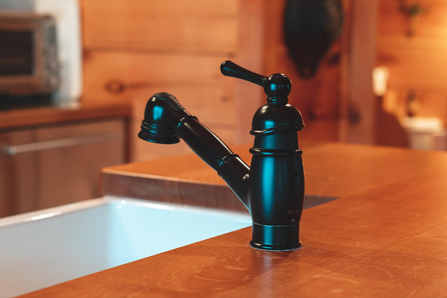 Minimalist kitchen faucet design