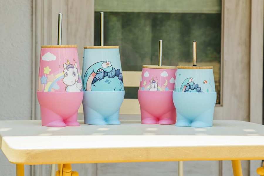 Sélection de mugs pour enfants avec couvercles et pailles