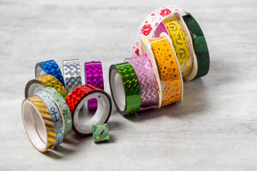 Washi tape brilhante com diferentes padrões e cores