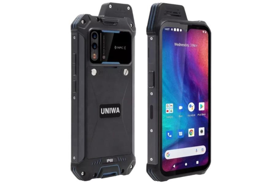 UNIWA W888 показывает главный экран