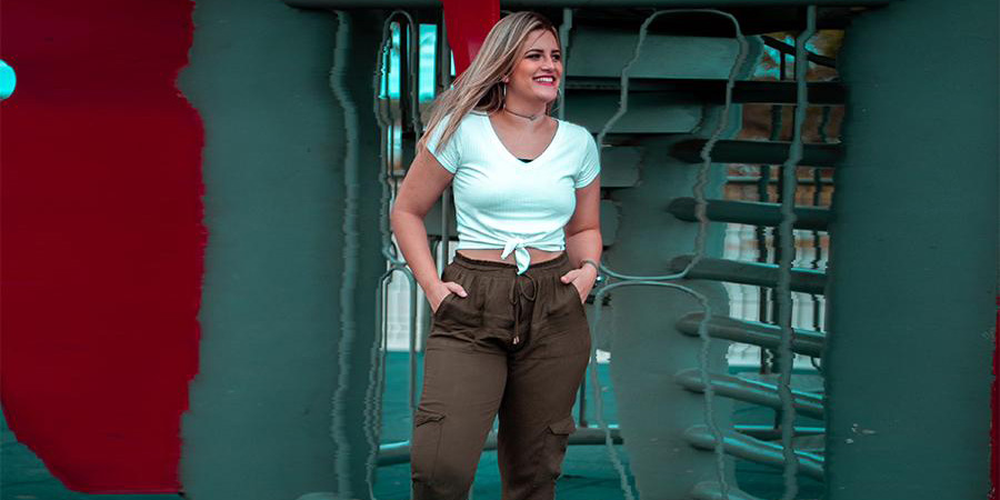 Pantalón cargo mujer rockero marrón oscuro