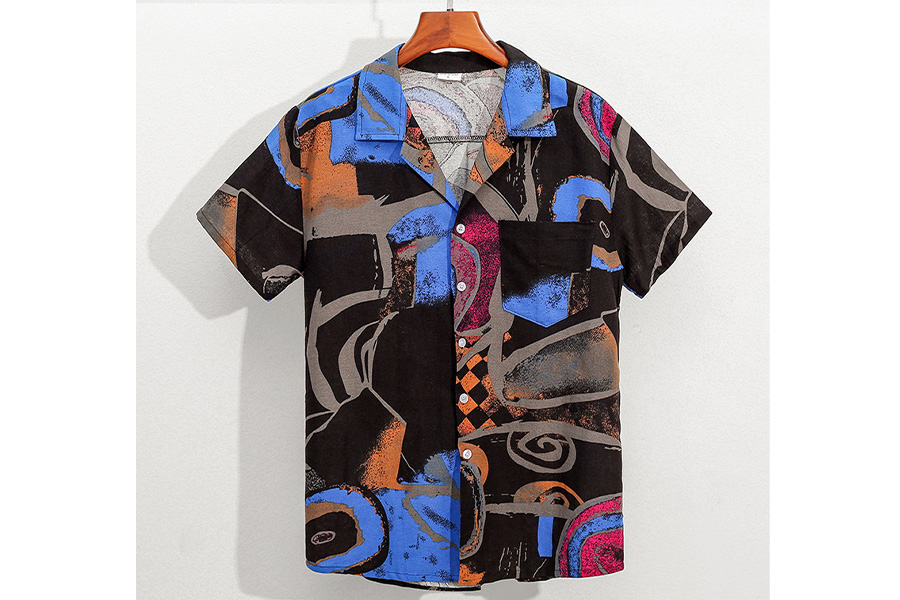 Chemise hawaïenne imprimée boutonnée sur le devant