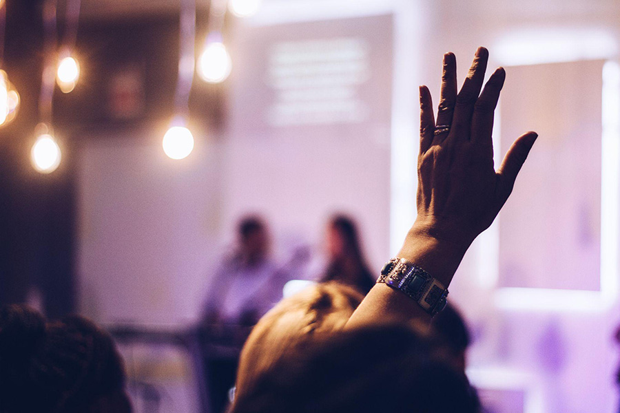 Perguntas e comentários são os melhores professores para ajudá-lo a melhorar suas habilidades de apresentação.