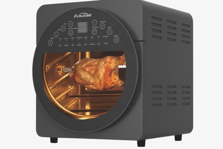 Forno de fritadeira com frango na churrasqueira