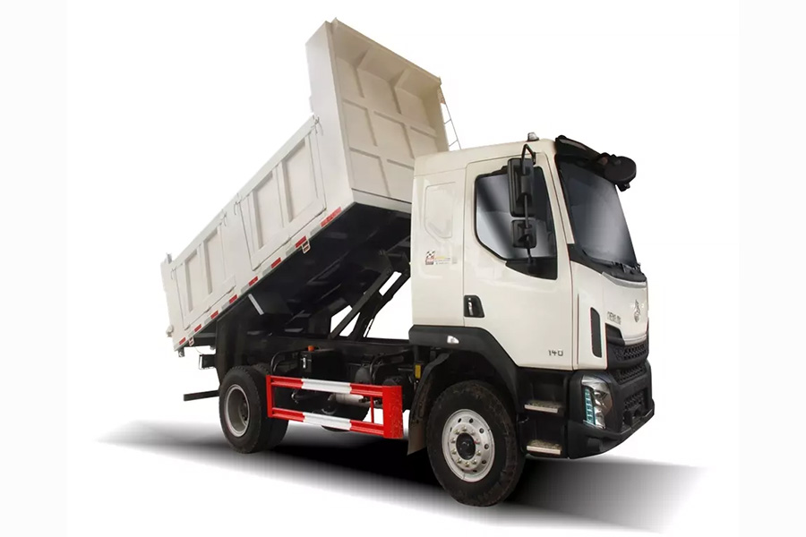 Camion Dongfeng sur fond blanc