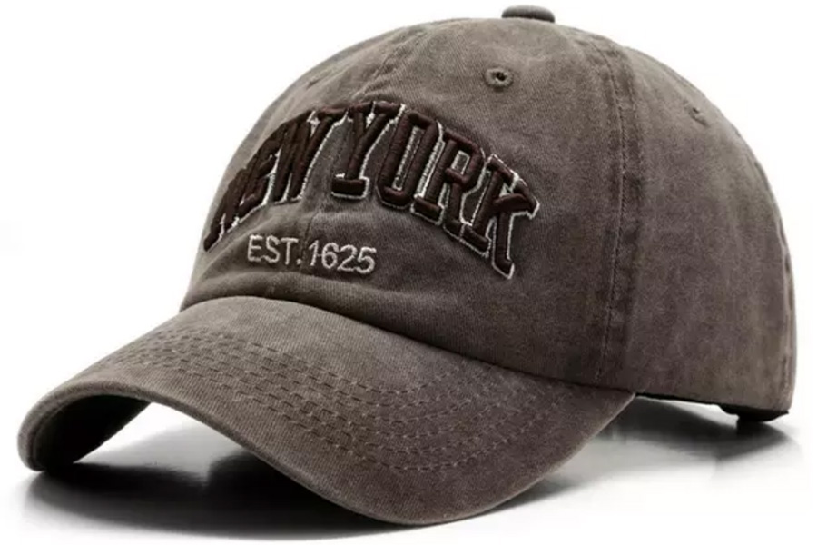 Cappello grigio consumato con New York est. 1625 sul davanti