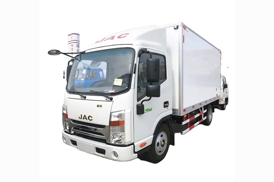 Xe tải JAC trên nền trắng