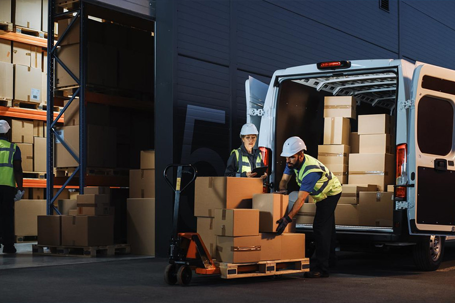 Al di fuori del magazzino di vendita al dettaglio di logistica