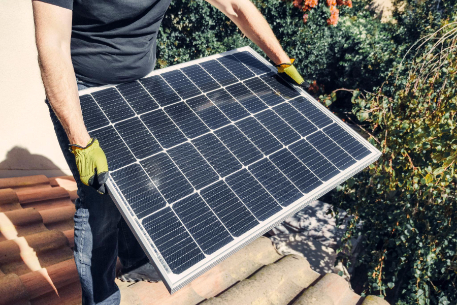 Preparazione per l'installazione di un pannello solare