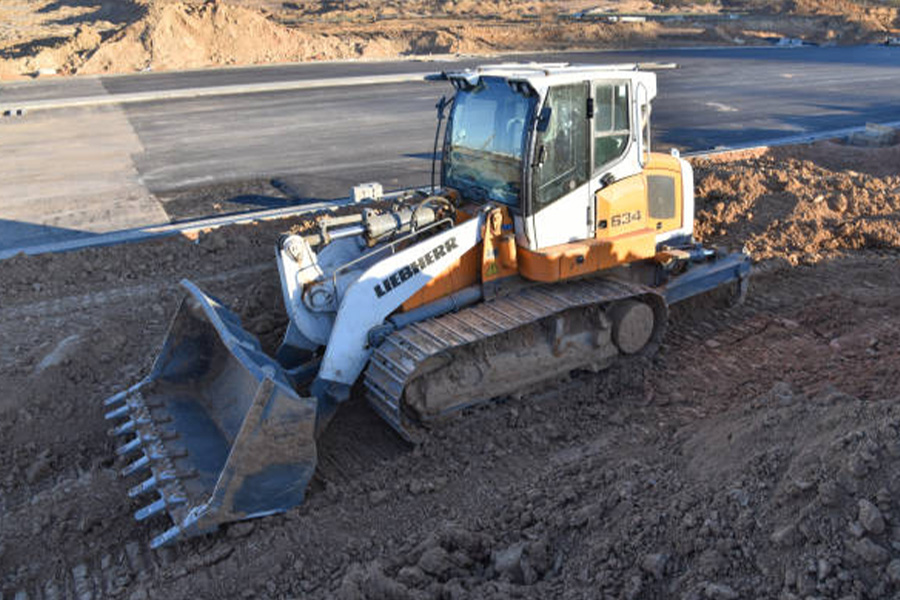 Crawler Loader Liebherr LR 636 Litronic di lokasi konstruksi