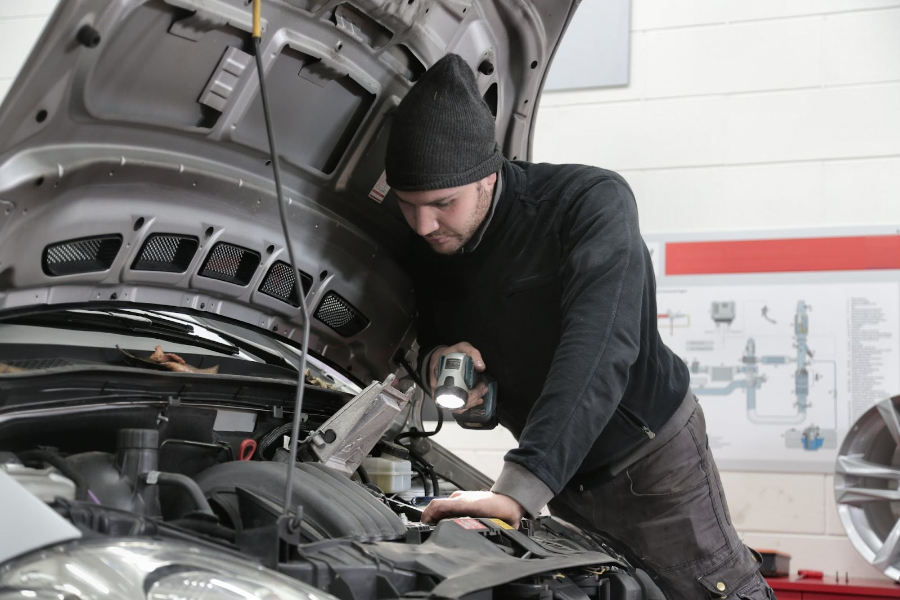 Motorista coloca anticongelante no tanque