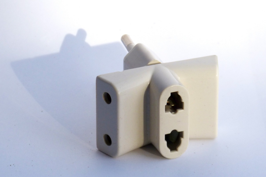 Adaptor perjalanan multi-wilayah putih mini