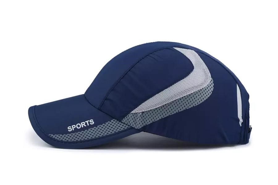 Cappellino sportivo blu navy con ventilazione laterale