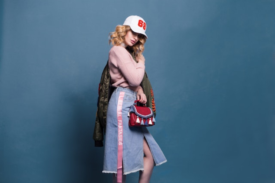 A woman wearing a white embroidered baseball hat